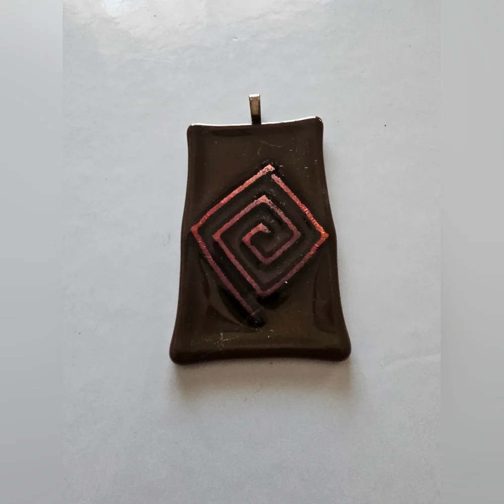 Vintage 1970s brown rectangular clay gloss slab diamond design pendant for neckl